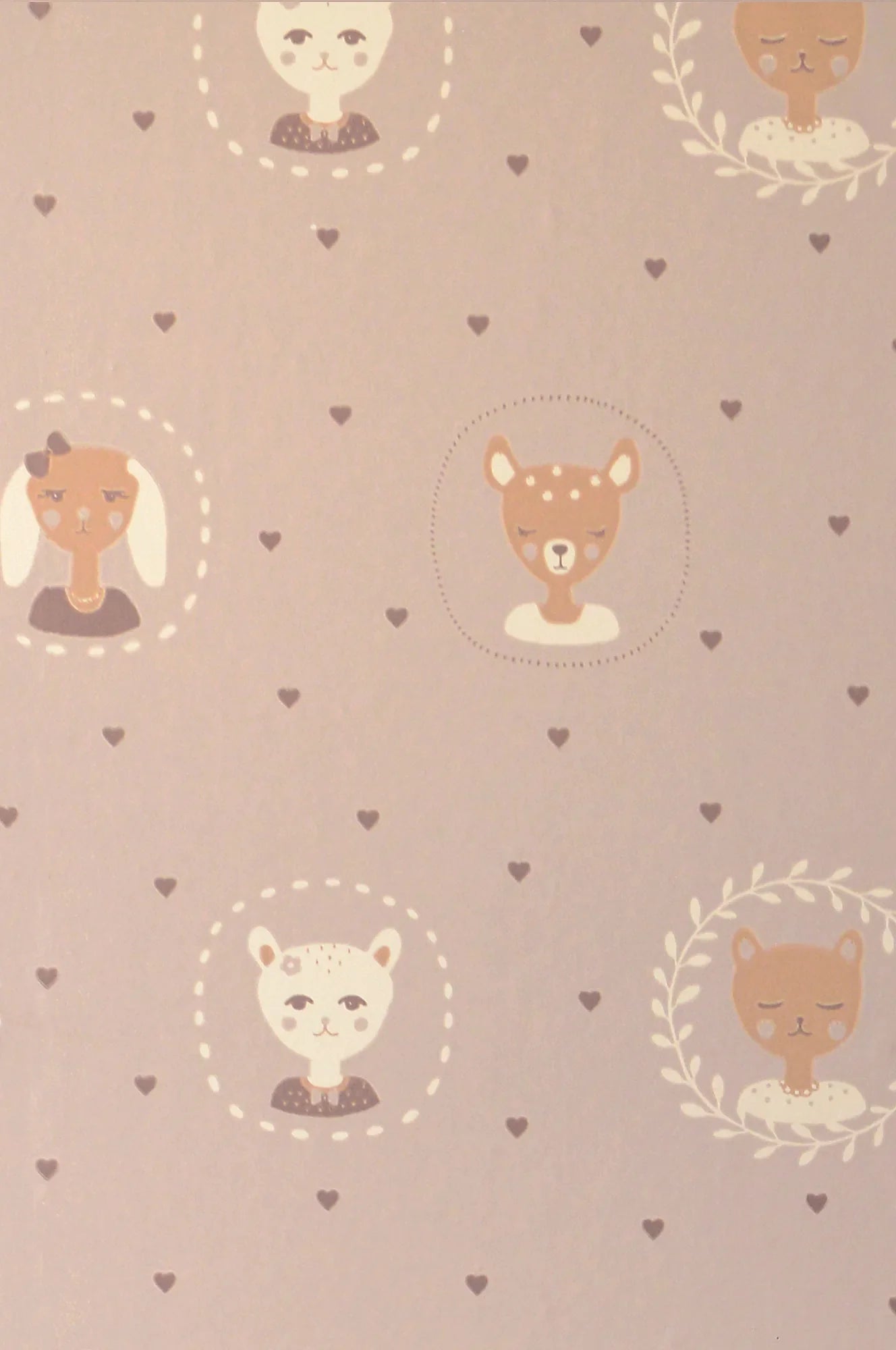 Majvillan Hearts dusty warm lilac behang sfeerbeeld kinderkamer detail