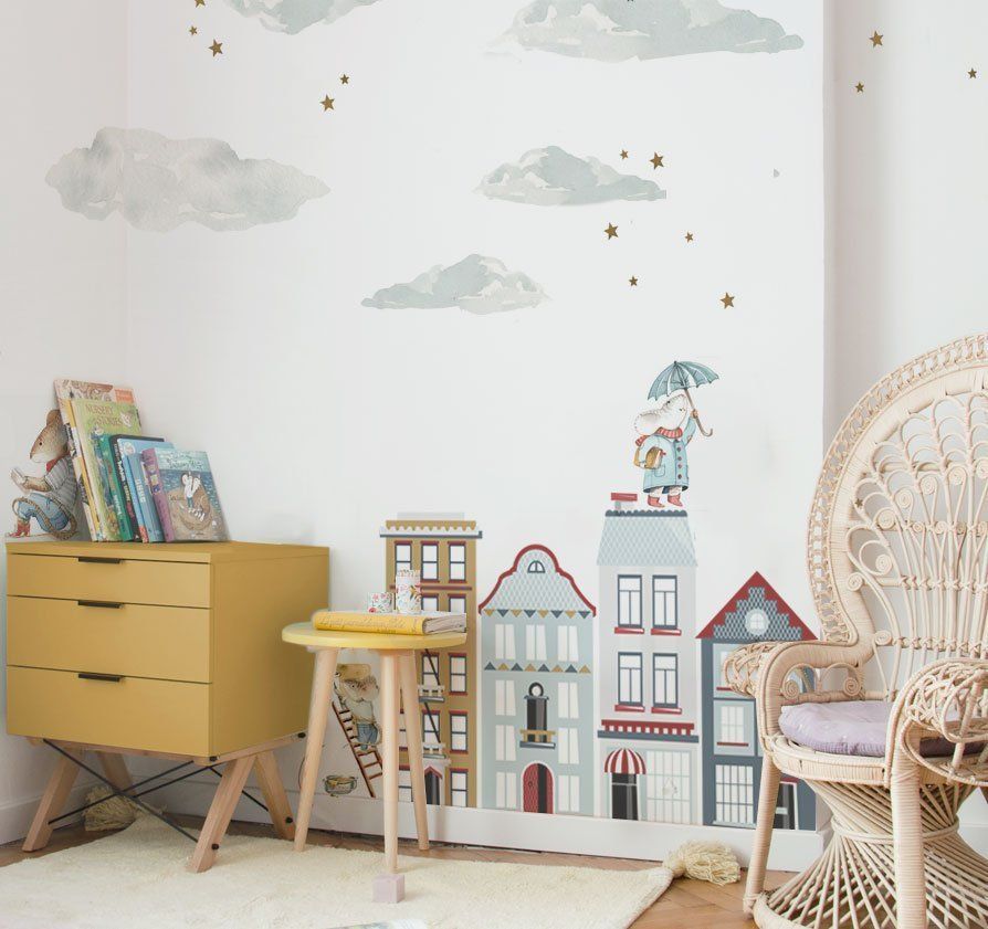 Dekornik muursticker Clouds In The Sky Set met zachte witte en grijze wolken boven een houten ledikantje in een rustige babykamer