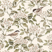Dekornik Birds And Beige Spring Behang — Een zacht behang met vogeltjes tussen lentebloesem op een warme beige achtergrond, perfect voor een rustige, lichte kinderkamer. Detailopname van het patroon en de kleuren.