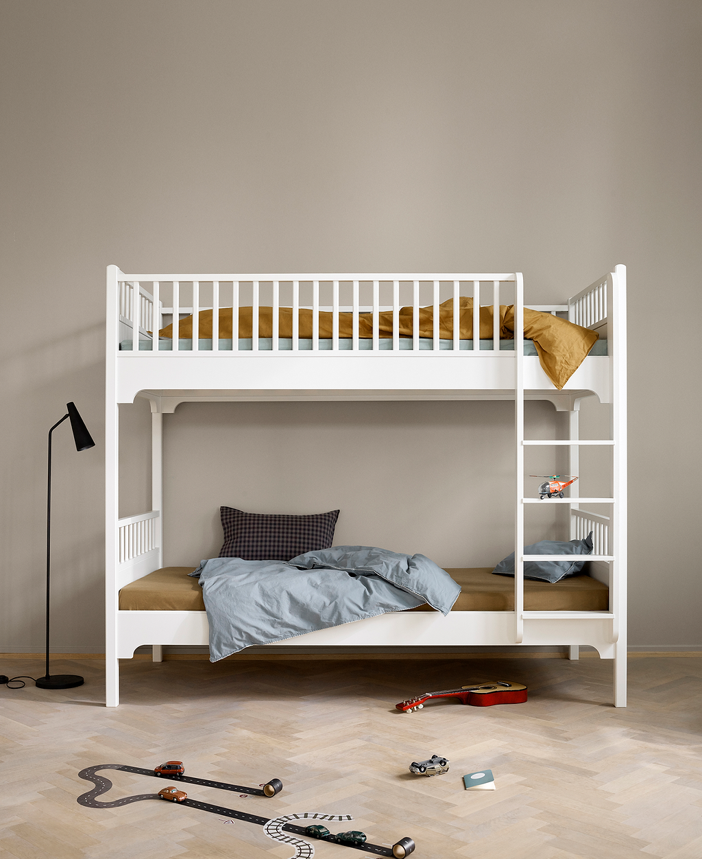 Seaside Classic Bunk Bed With Vertical Ladder