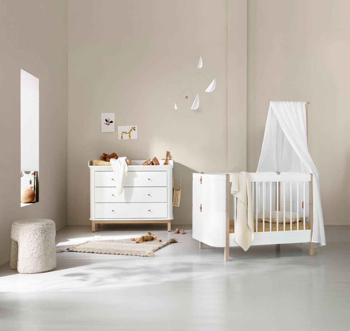 Wood Mini+ Cot Bed Incl. Junior Kit White/oak