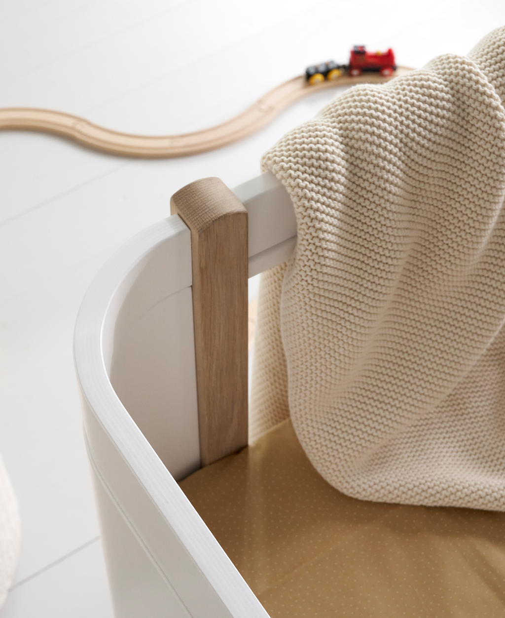 Wood Mini+ Cot Bed White/Oak