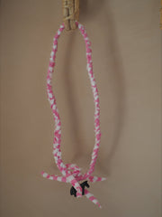 Gevlochten Ketting Met Bedel Roze/wit Met Grijze Bedel