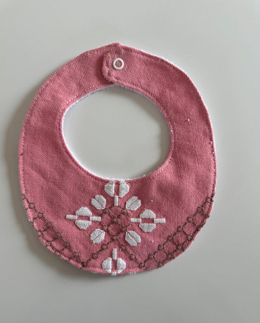 Slabbetje Roze Geborduurd