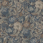 Boråstapeter Nightingale Garden — Cottage Garden vliesbehang in blauw, sfeervolle slaapkamer