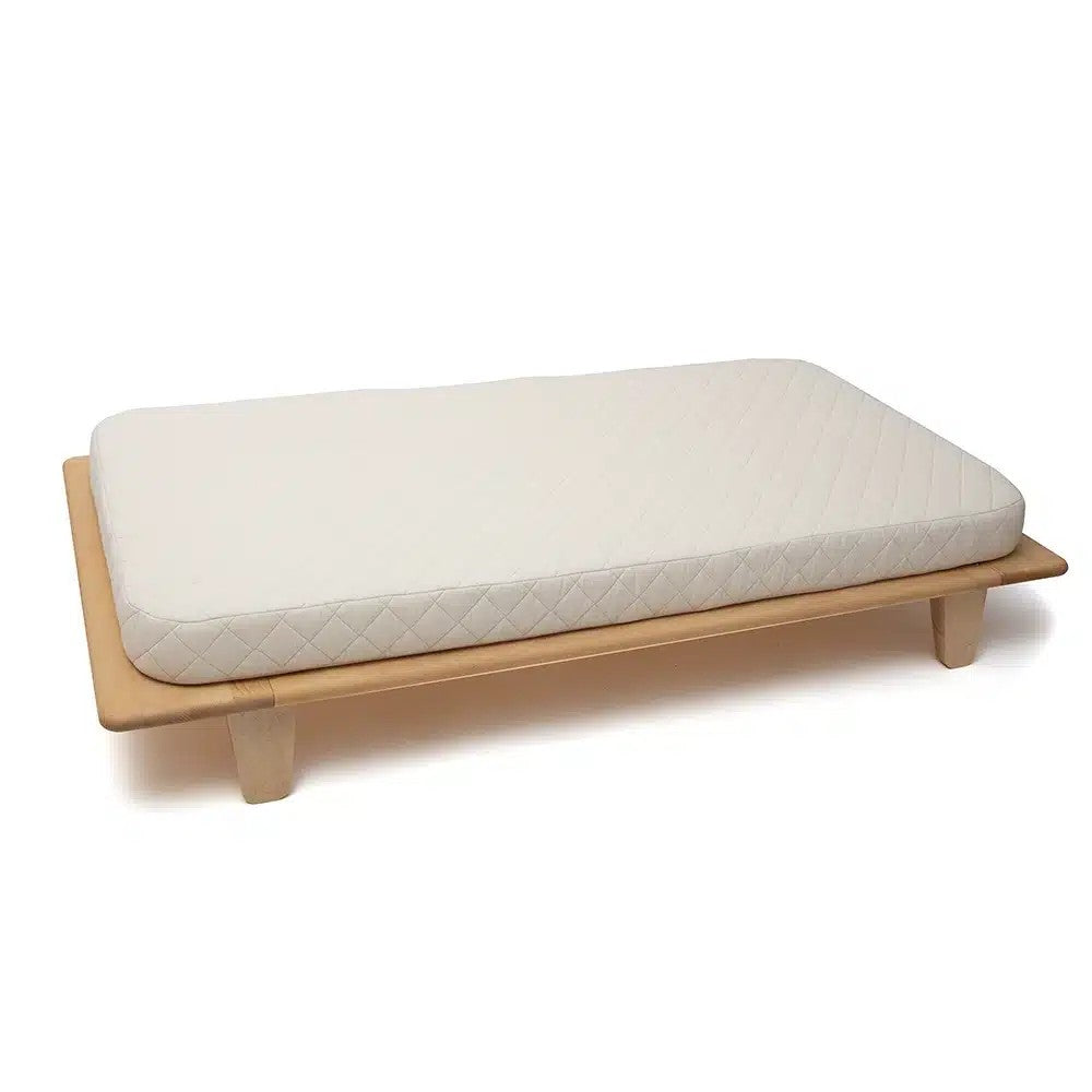 Charlie Crane YOMI Juniorbed natural — productfoto op witte achtergrond bij Lidor