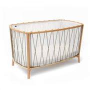 Charlie Crane KIMI Babybed Hazelnut Hazelnut — productfoto op witte achtergrond bij Lidor