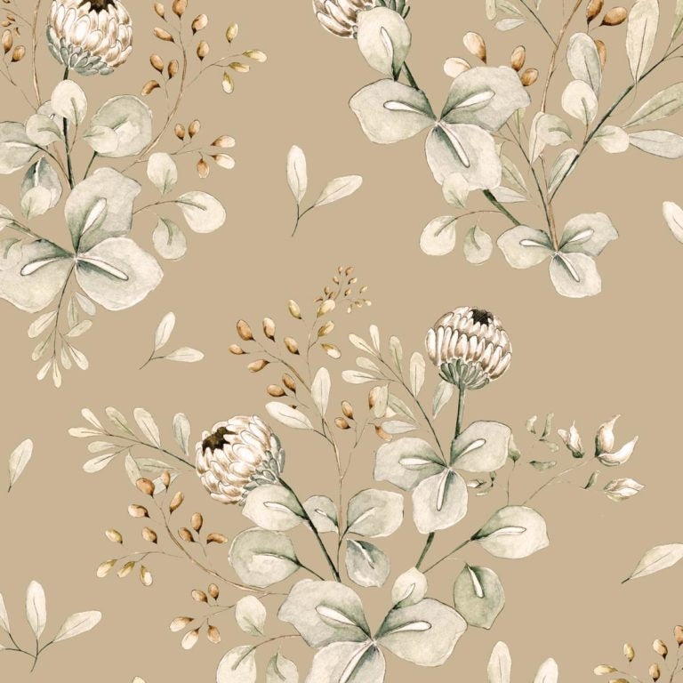 Dekornik Clover Beige/ Return To Innocence Behang — Een rustig behang met kleine klavertjes in beige en zachte groentinten, perfect voor een serene, natuurlijke kinderkamer. Close-up van de illustraties en texturen.