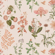 Dekornik Herbs And Flowers Behang — Een sierlijk behang met kruiden en bloemen in zachte groen- en roze tinten, perfect voor een rustige, botanische kinderkamer.