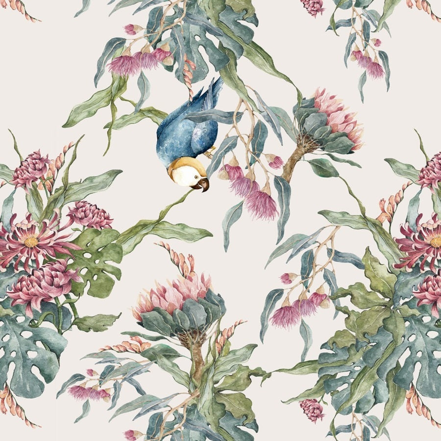 Dekornik Tropical Parrots Behang — Een kleurrijk behang met tropische papegaaien tussen grote bladeren en bloemen, perfect voor een speelse, exotische kinderkamer.