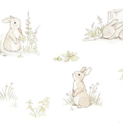 Dekornik Rabbit Day Classic Behang — Een klassiek behang met spelende konijntjes tussen bloemen en gras, in tijdloze kleuren, perfect voor een lieve kinderkamer. Detailopname van het patroon en de kleuren.