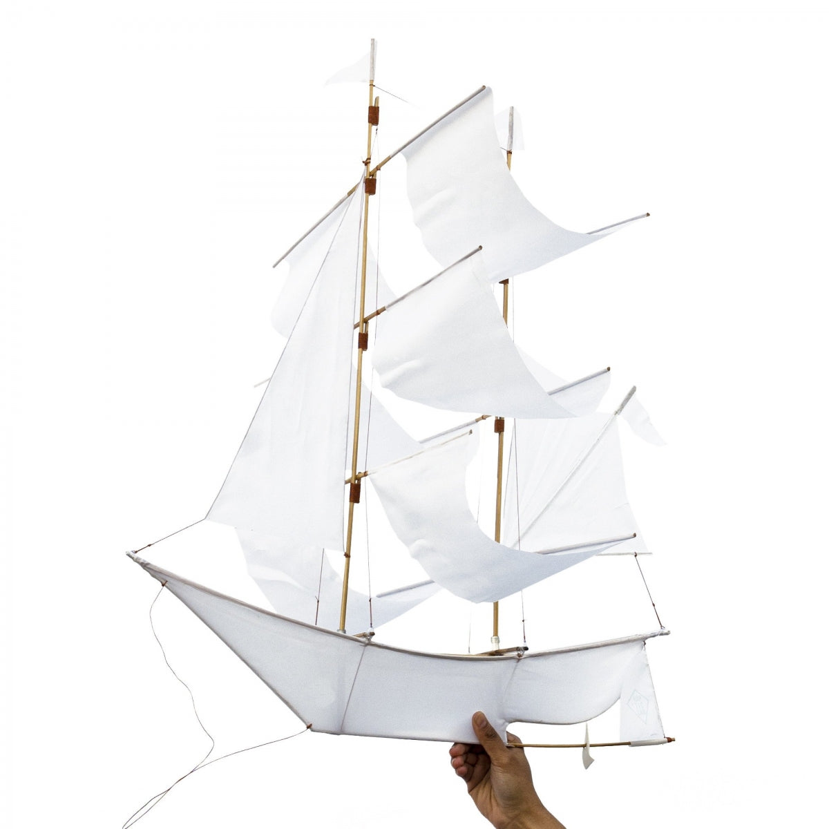 Haptic Lab Sailing Ship Kite White — handgemaakte vlieger én babymobiel in één, gemaakt door Balinese ambachtslieden