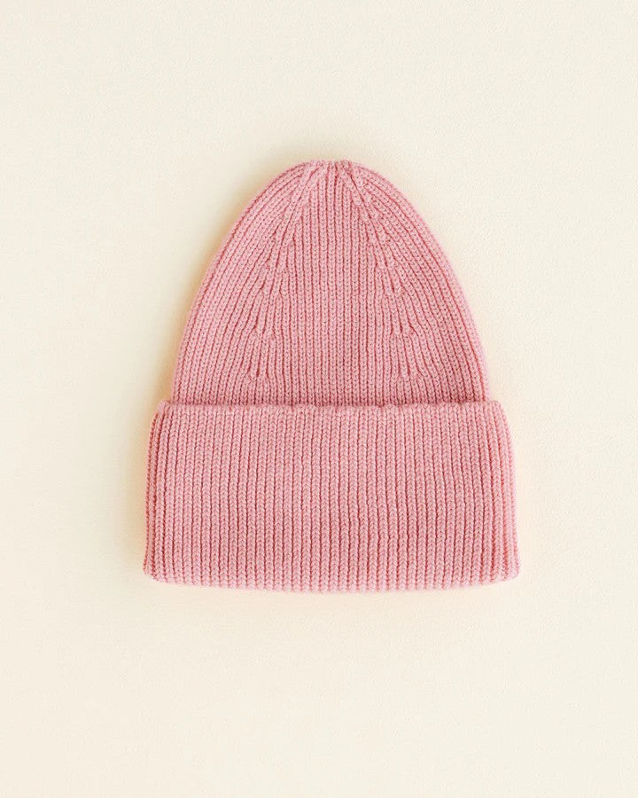 HVID beanie Fonzie 4m-18m in bubblegum — productfoto op witte achtergrond, gemaakt van Belgische merinowol bij Lidor