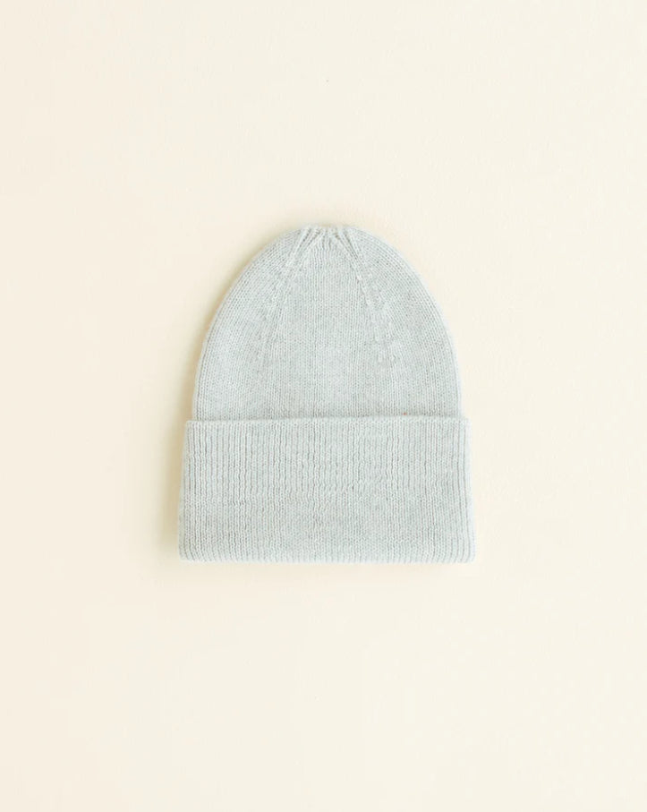 HVID Beanie Fonzie NEWBORN in light grey — productfoto op witte achtergrond, gemaakt van Belgische merinowol bij Lidor