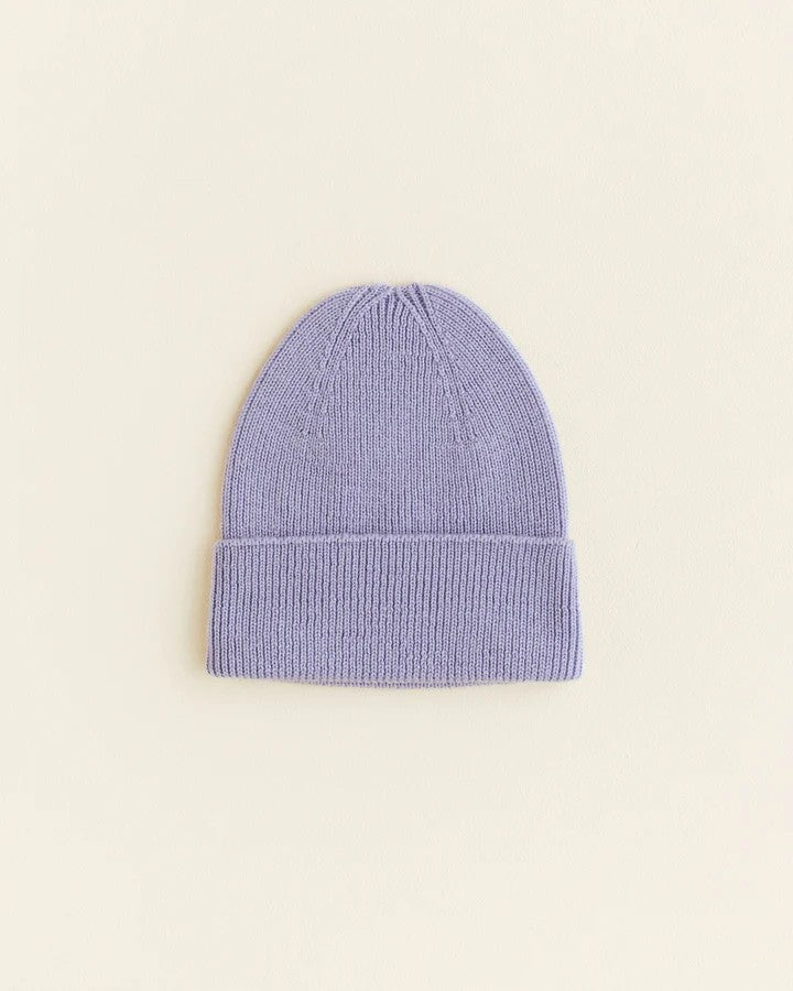 HVID Beanie Fonzie NEWBORN in lilac — productfoto op witte achtergrond, gemaakt van Belgische merinowol bij Lidor