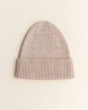 HVID beanie Fonzie 4m-18m in sand — productfoto op witte achtergrond, gemaakt van Belgische merinowol bij Lidor