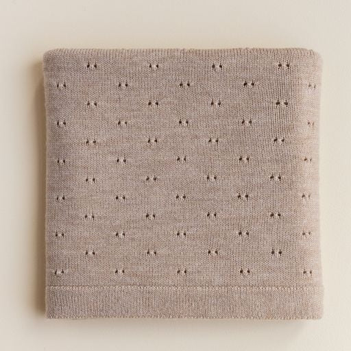 HVID blanket Bibi in sand — productfoto op witte achtergrond, gemaakt van Belgische merinowol bij Lidor