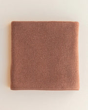 HVID blanket Felix in terracotta — productfoto op witte achtergrond, gemaakt van Belgische merinowol bij Lidor