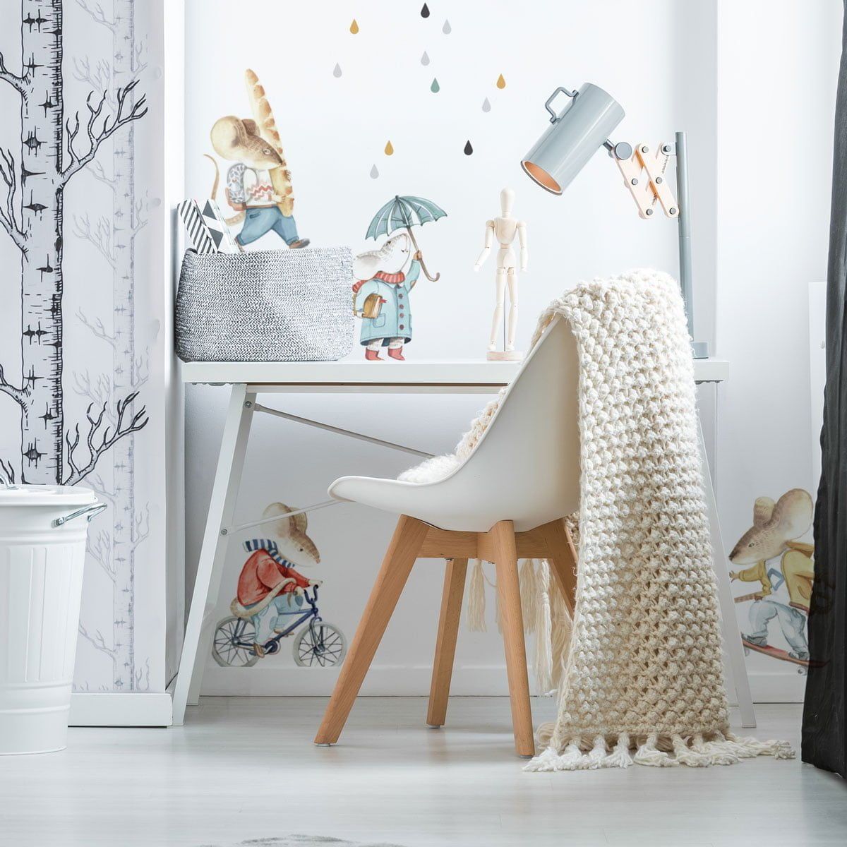 Dekornik muursticker Little Mouse Street Set met 7 vrolijke muisjes elk met eigen beroep op een witte kinderkamermuur