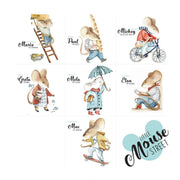 Dekornik Muursticker Little Mouse Street Set — Een vrolijke set muisjes die door een knus straatje met huisjes en kaasjes rennen, in warme aardetinten, perfect voor een speelse, nostalgische kinderkamer.