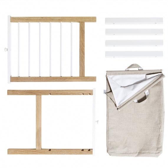 Oliver Furniture Seaside 2 Pull-outs & Laundry Bag For Dresser With 6 Drawers in een lichte babykamer met