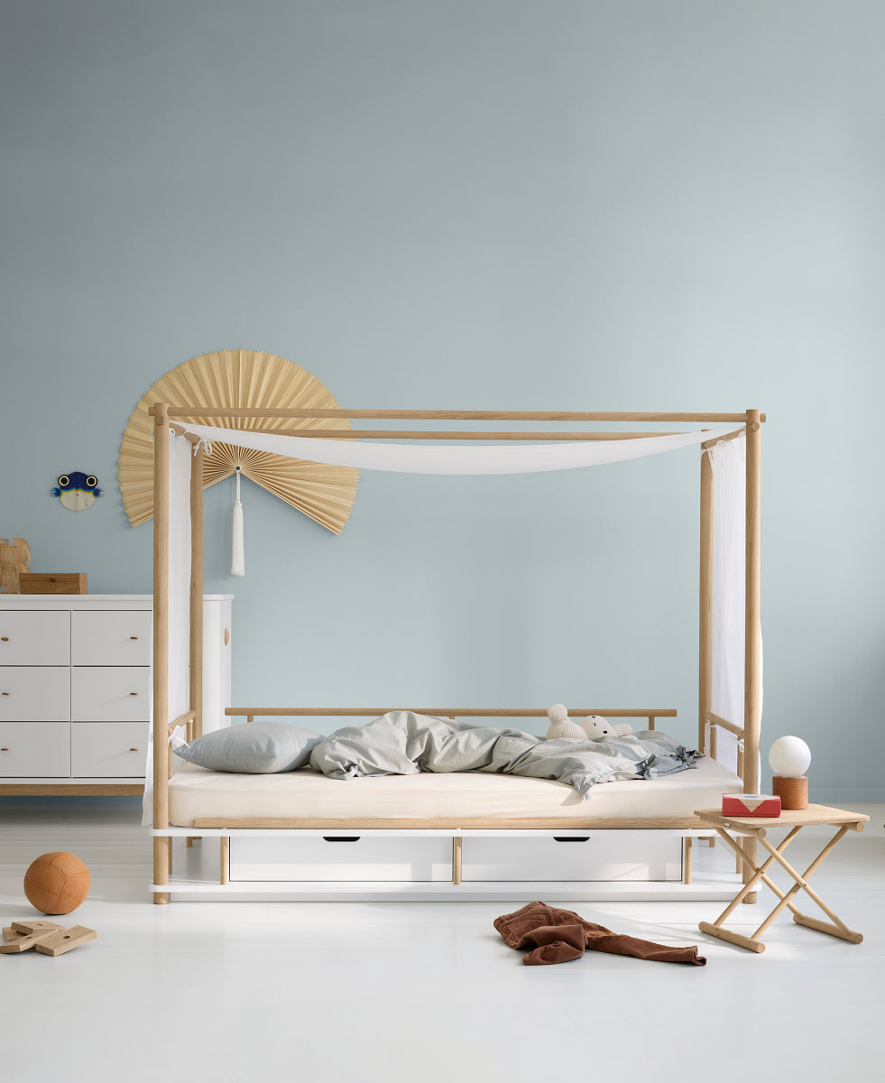 Oliver Furniture Canopy Voor Camp Bed, Wit aan het Camp hemelbed in een fantasierijke kinderkamer