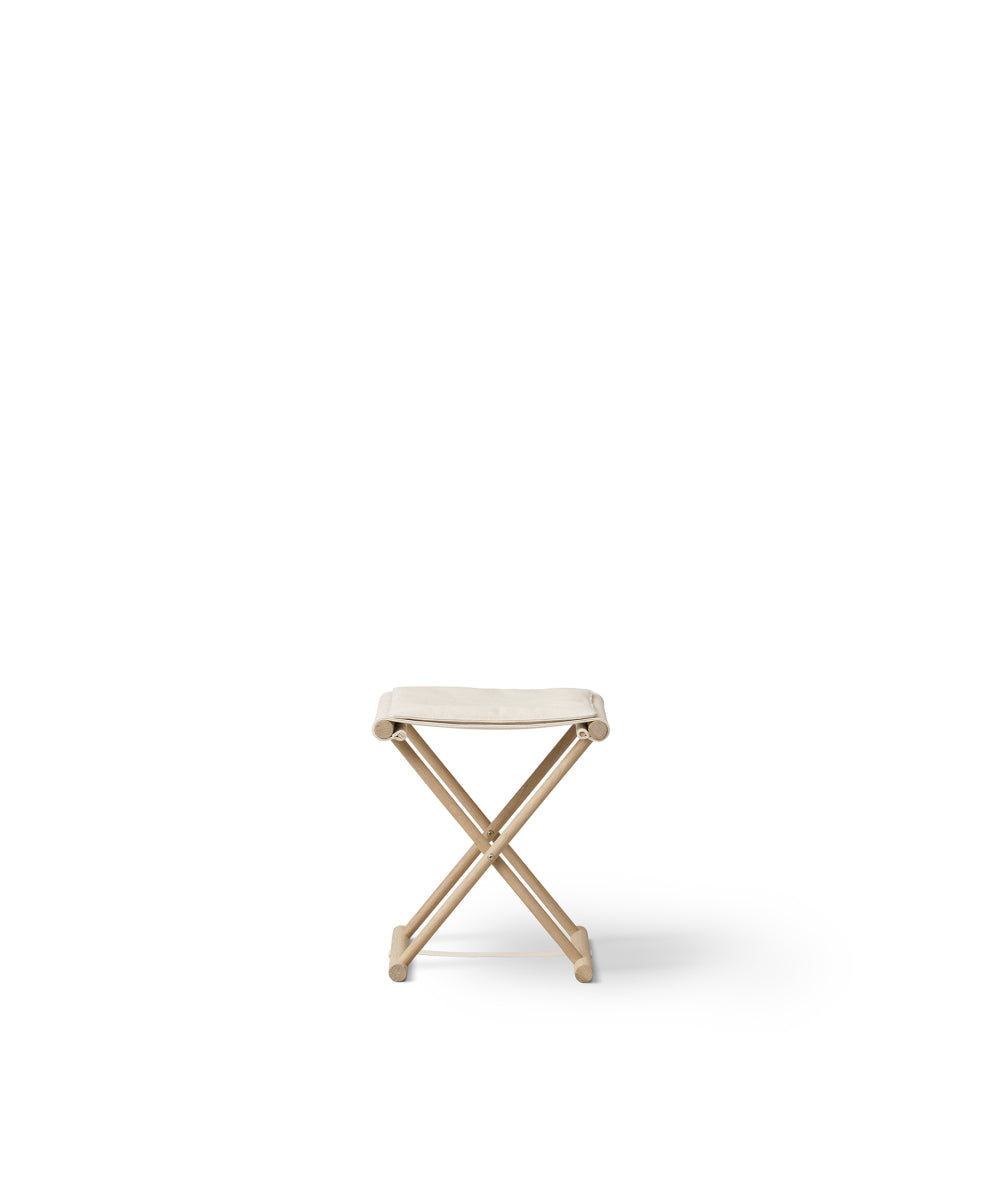 Oliver Furniture Camp Junior Kruk, Oak/undyed in een Camp-ingerichte kinderkamer met natuurlijke materialen