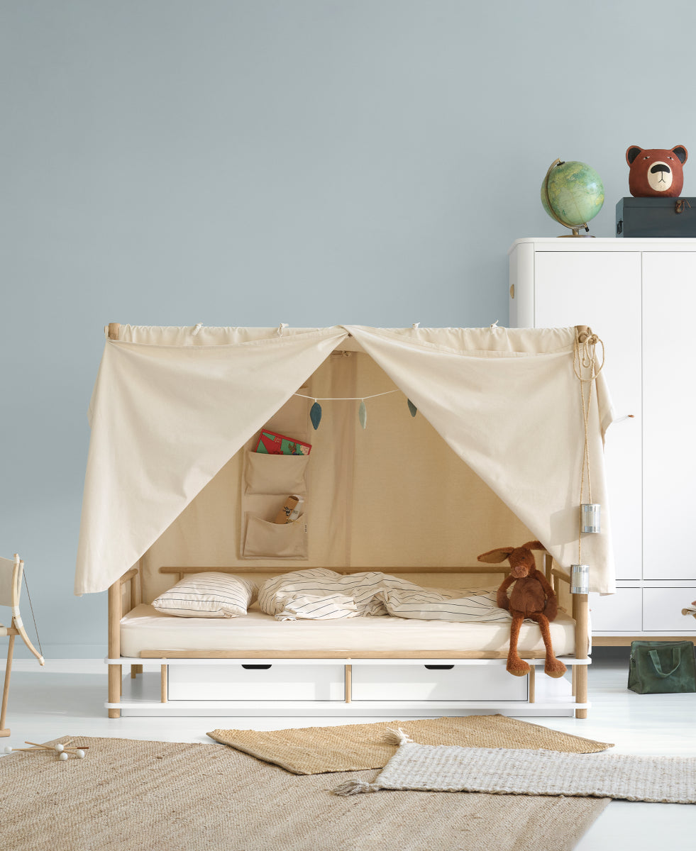 Oliver Furniture Canopy Voor Camp Bed Wild, Undyed aan het Camp hemelbed in een fantasierijke kinderkamer