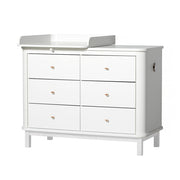 Oliver Furniture Wood Nursery Dresser 6 Drawers Small Top White in een lichte babykamer met klassiek Scandinavisch design