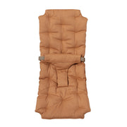 Oliver Furniture Extra Cushion Baby Rocker Caramel in een serene babykamer met natuurlijke materialen en zacht licht