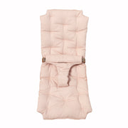 Oliver Furniture Extra Cushion Baby Rocker Rose in een serene babykamer met natuurlijke materialen en zacht licht