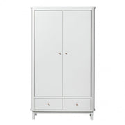 Oliver Furniture Wood Storage - Wardrobe 2 Doors White in een tijdloze kinderkamer met Wood-collectie esthetiek