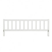Oliver Furniture Seaside Classic Bed Guard - Veiligheidsrekje in een lichte kinderkamer met klassieke Scandinavische kuststijl