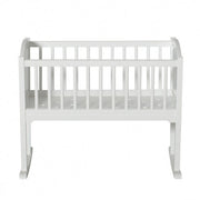 Oliver Furniture Seaside Cradle in een serene babykamer met traditioneel Scandinavisch vakmanschap