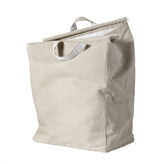 Oliver Furniture Seaside Laundry Bag in een Seaside-ingerichte kinderkamer met klassieke Scandinavische sfeer