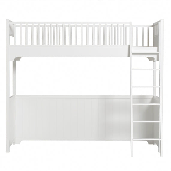 Oliver Furniture Seaside Classic Loft Bed in een Seaside-ingerichte kinderkamer met klassieke Scandinavische sfeer