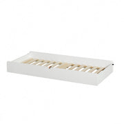 Oliver Furniture Seaside Classic Trundle Bed in een Seaside-ingerichte kinderkamer met klassieke Scandinavische sfeer