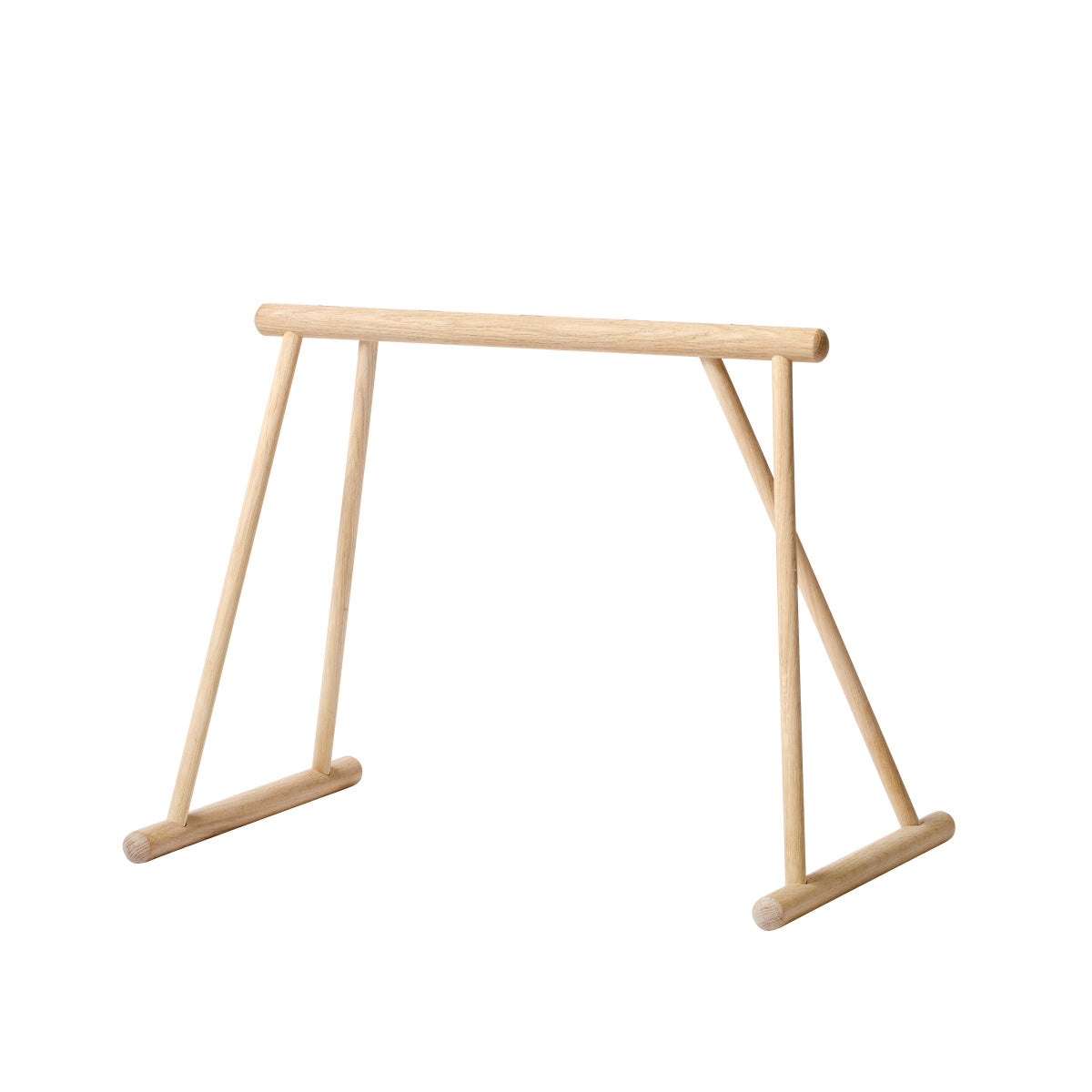 Oliver Furniture Wood Baby Gym in een serene babykamer met natuurlijke materialen en zacht licht