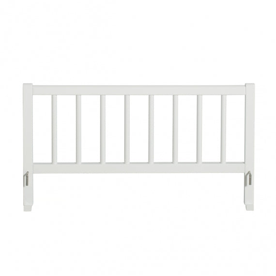Oliver Furniture Wood Original Bed Guard White in een tijdloze Scandinavische kinderkamer met FSC-hout