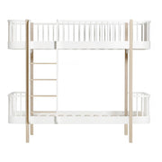 Oliver Furniture Wood Original Bunk Bed White/oak in een gedeelde kinderkamer met klassiek Scandinavisch design