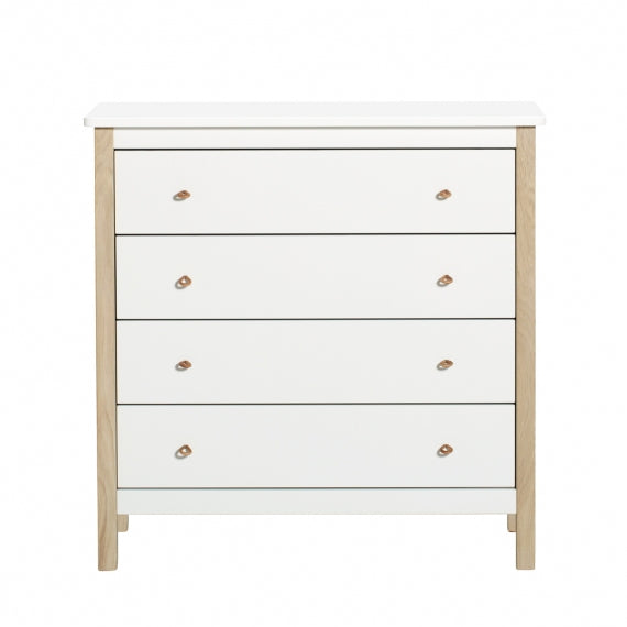 Oliver Furniture Wood Dresser With 4 Drawers White/oak in een lichte babykamer met klassiek Scandinavisch design