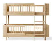 Oliver Furniture Wood Mini+ Low Bunk Bed Oak in een rustige Scandinavische babykamer met naturel houten vloer