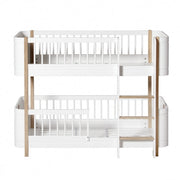 Oliver Furniture Wood Mini+ Low Bunk Bed White/oak in een rustige Scandinavische babykamer met naturel houten vloer