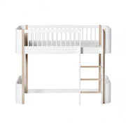 Oliver Furniture Wood Mini+ Low Loft Bed White/oak in een rustige Scandinavische babykamer met naturel houten vloer