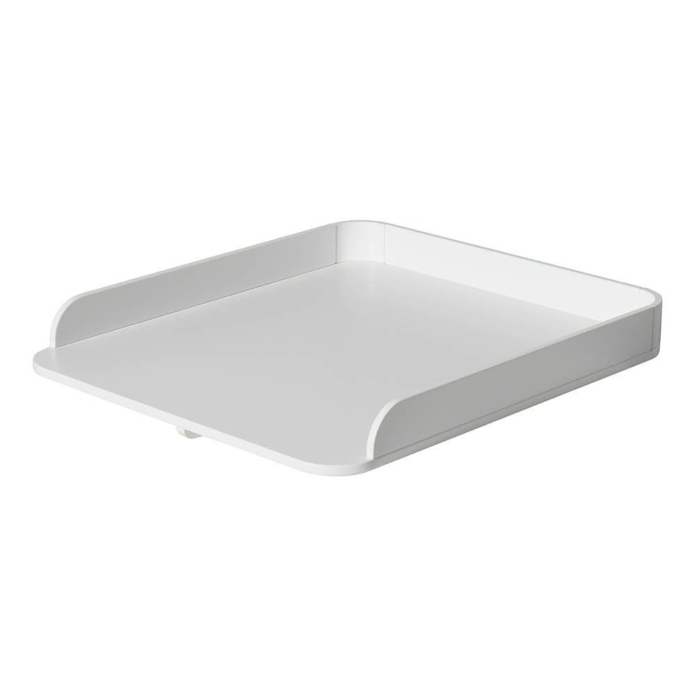 Oliver Furniture Wood Nursery Top Small White in een lichte babykamer met klassiek Scandinavisch design