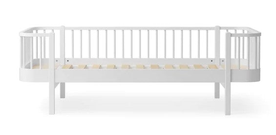 Oliver Furniture Wood Original Day Bed White in een tijdloze Scandinavische kinderkamer met FSC-hout