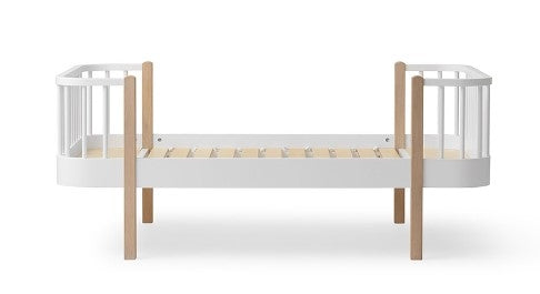 Oliver Furniture Wood Original Junior Bed White/oak in een Wood-collectie kinderkamer met tijdloos Scandinavisch design