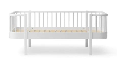 Oliver Furniture Wood Original Junior Day Bed White in een tijdloze Scandinavische kinderkamer met FSC-hout