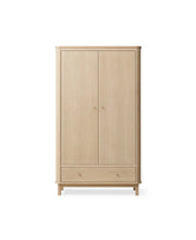Oliver Furniture Wood Wardrobe 2 Doors Oak in een tijdloze kinderkamer met Wood-collectie esthetiek