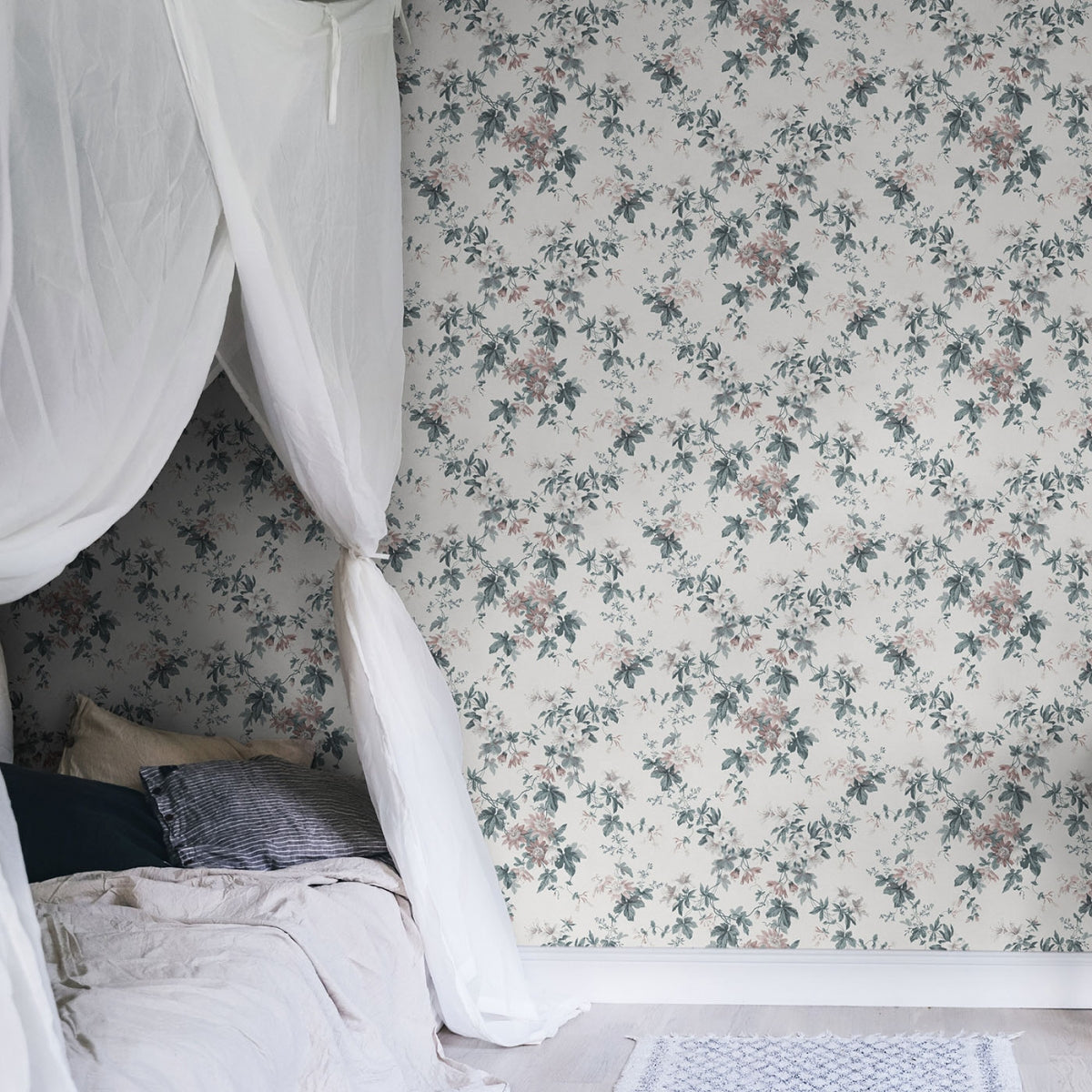 Sandra Powder White Mural
